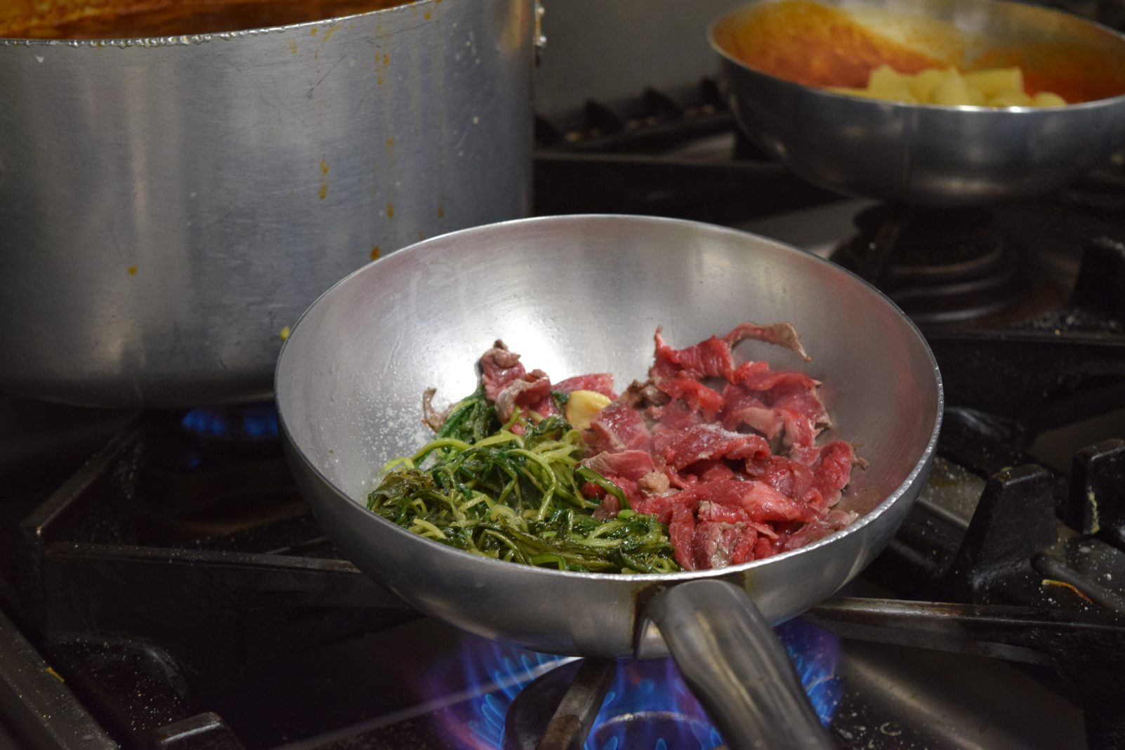 Carne e verdure di stagione saltate in padella